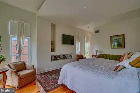 Bedroom - 2500 Fleet St, Baltimore, MD 21224 photo 8 of 10