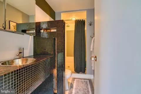 Bath - 2500 Fleet St, Baltimore, MD 21224 photo 6 of 19