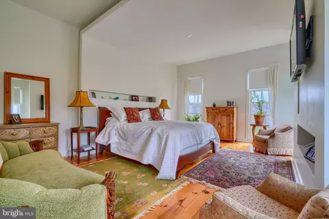 Bedroom - 2500 Fleet St, Baltimore, MD 21224 photo 10 of 10