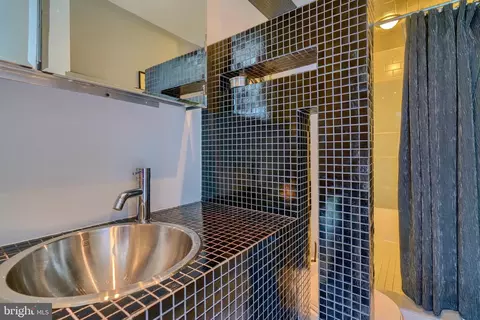 Bath - 2500 Fleet St, Baltimore, MD 21224 photo 7 of 19