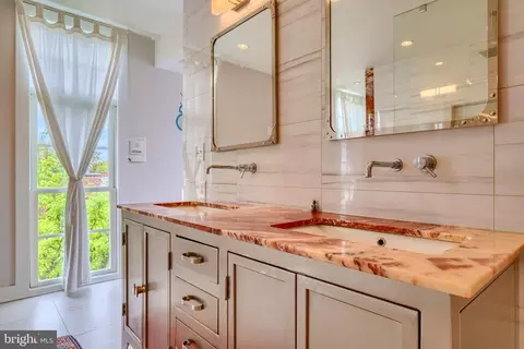 Bath - 2500 Fleet St, Baltimore, MD 21224 photo 15 of 19