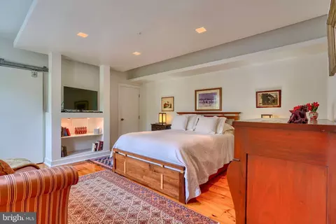 Bedroom - 2500 Fleet St, Baltimore, MD 21224 photo 2 of 10