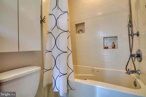 Bath - 2500 Fleet St, Baltimore, MD 21224 photo 4 of 19