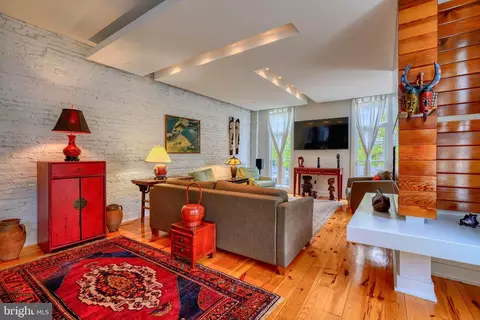 Living - 2500 Fleet St, Baltimore, MD 21224 photo 1 of 8