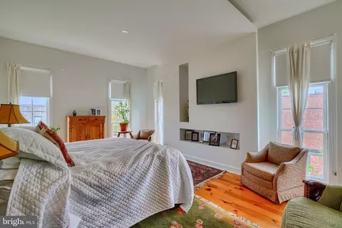 Bedroom - 2500 Fleet St, Baltimore, MD 21224 photo 7 of 10