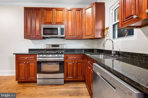 Kitchen - 333 E 29th St E, Baltimore, MD 21218 photo 5 of 7