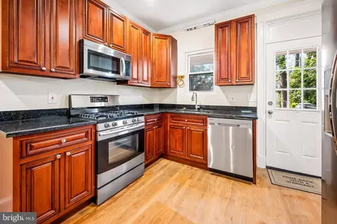 Kitchen - 333 E 29th St E, Baltimore, MD 21218 photo 2 of 7