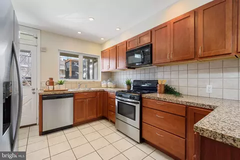 Kitchen - 612 S Curley St, Baltimore, MD 21224 photo 3 of 6