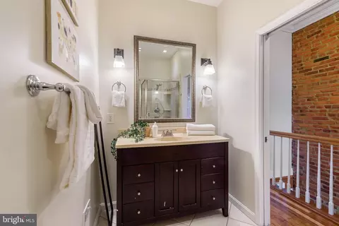 Bath - 612 S Curley St, Baltimore, MD 21224 photo 2 of 5