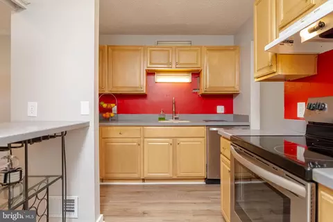 Kitchen - 2355 Nutmeg Ter, Baltimore, MD 21209 photo 2 of 4