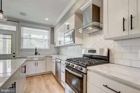 Kitchen - 532 S Streeper St, Baltimore, MD 21224 photo 3 of 6
