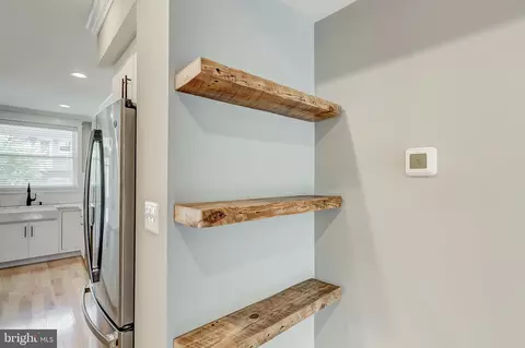 Entry Way - 532 S Streeper St, Baltimore, MD 21224 photo 2 of 4