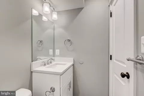 Bath - 532 S Streeper St, Baltimore, MD 21224 photo 3 of 9
