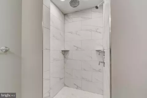Bath - 532 S Streeper St, Baltimore, MD 21224 photo 7 of 9