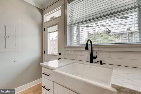 Bath - 532 S Streeper St, Baltimore, MD 21224 photo 1 of 9