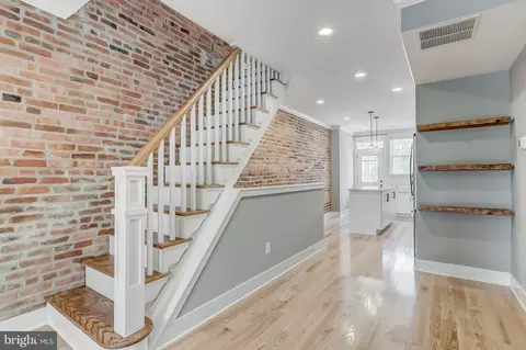 Entry Way - 532 S Streeper St, Baltimore, MD 21224 photo 1 of 4