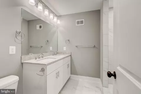 Bath - 532 S Streeper St, Baltimore, MD 21224 photo 5 of 9