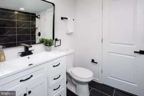 Bath - 1346 Pentridge Rd, Baltimore, MD 21239 photo 2 of 3
