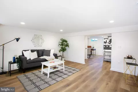 Living - 1346 Pentridge Rd, Baltimore, MD 21239 photo 4 of 5
