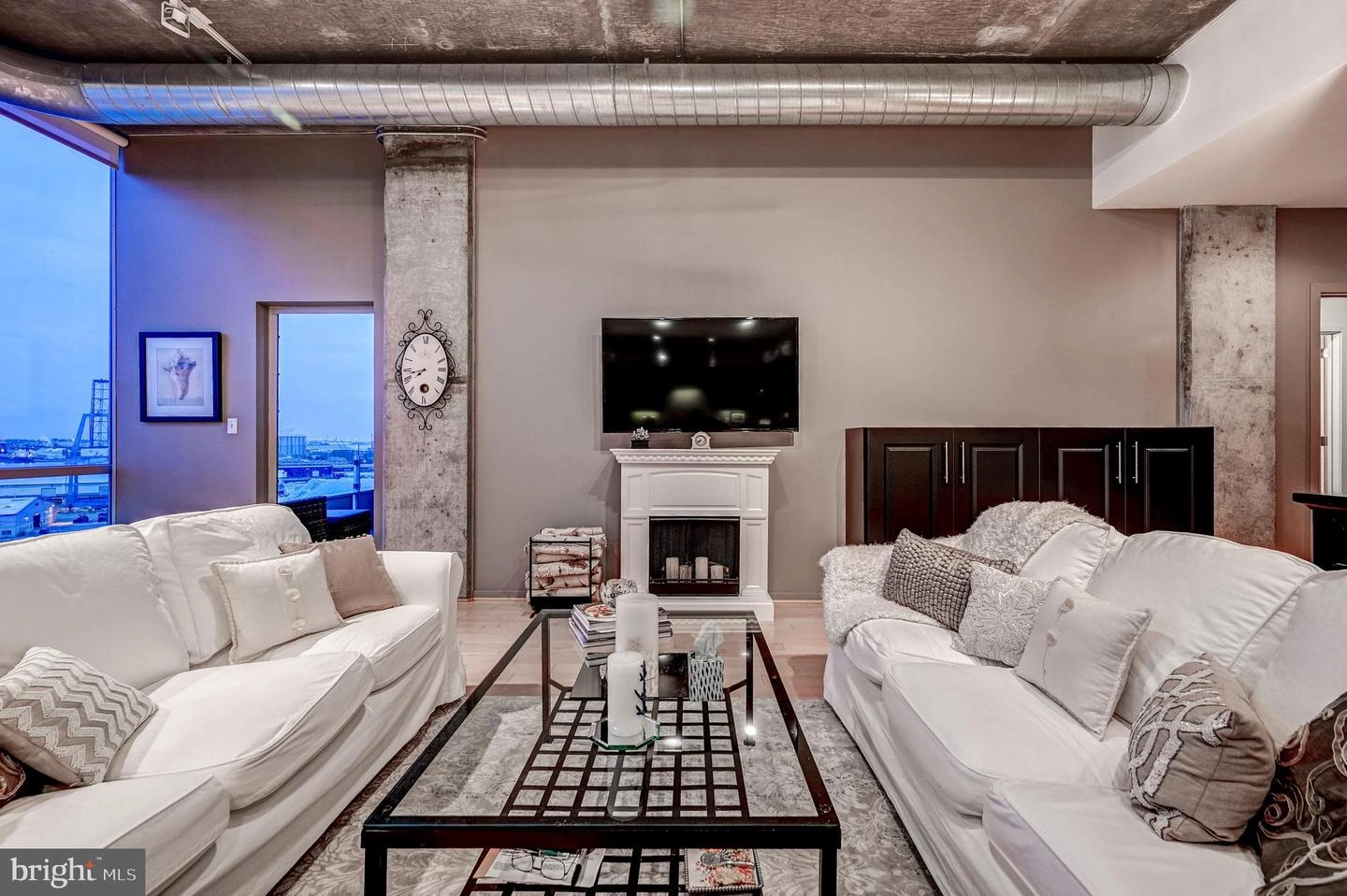 Living - 1200 Steuart St #1015, Baltimore, MD 21230 photo 3 of 6