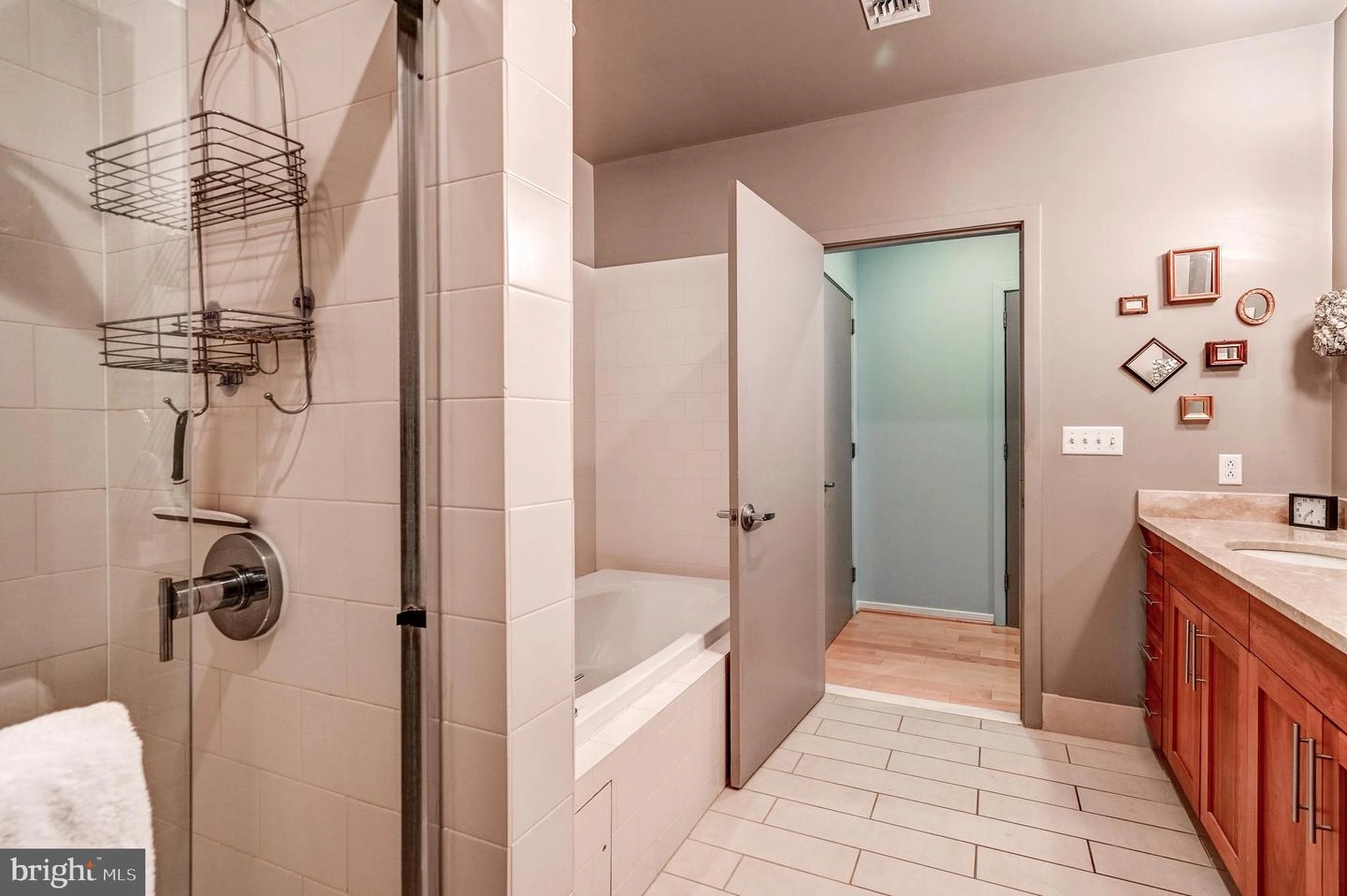 Bath - 1200 Steuart St #1015, Baltimore, MD 21230 photo 4 of 4