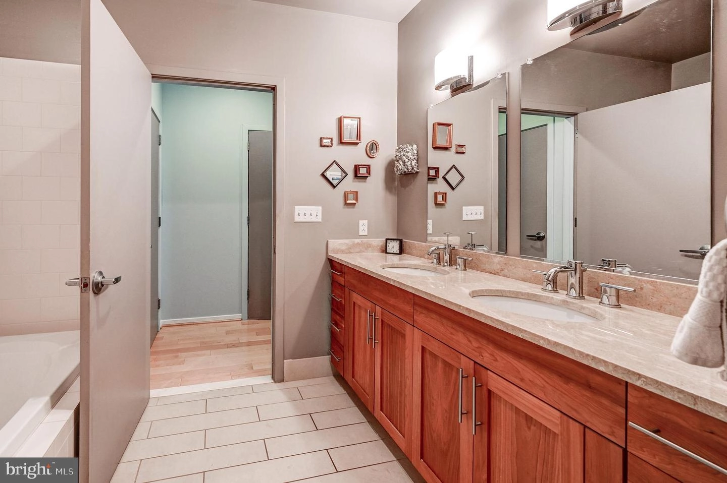 Bath - 1200 Steuart St #1015, Baltimore, MD 21230 photo 3 of 4