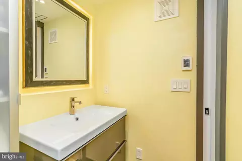 Bath - 100 Harborview Dr #1108, Baltimore, MD 21230 photo 4 of 7