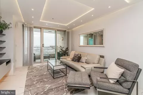 Living - 100 Harborview Dr #1108, Baltimore, MD 21230 photo 2 of 9