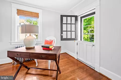 Entry Way - 303 Cedarcroft Rd, Baltimore, MD 21212 photo 3 of 4