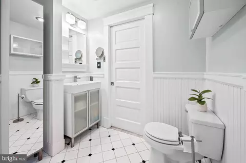 Bath - 303 Cedarcroft Rd, Baltimore, MD 21212 photo 3 of 4