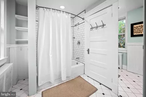 Bath - 303 Cedarcroft Rd, Baltimore, MD 21212 photo 2 of 4