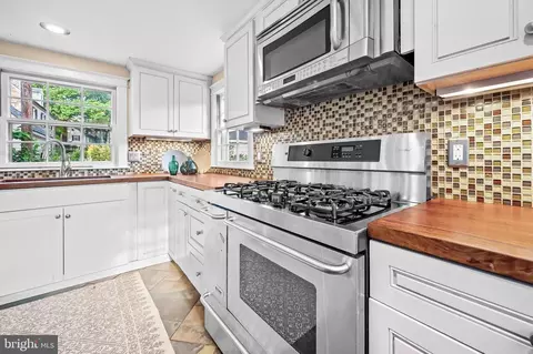 Kitchen - 303 Cedarcroft Rd, Baltimore, MD 21212 photo 3 of 5
