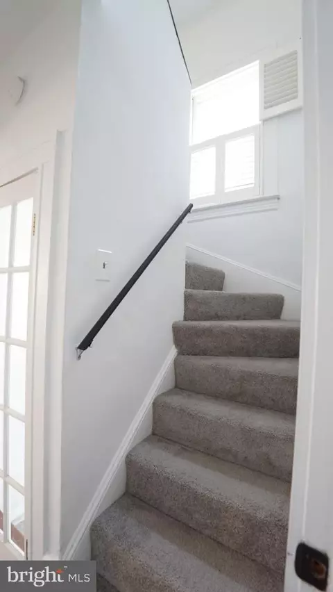 Entry Way - 713 Cedarcroft Rd, Baltimore, MD 21212 photo 7 of 9