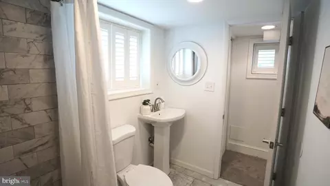 Bath - 713 Cedarcroft Rd, Baltimore, MD 21212 photo 1 of 2