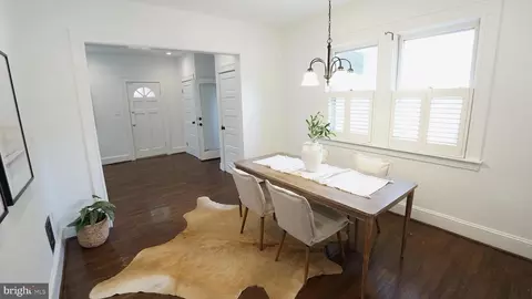 Entry Way - 713 Cedarcroft Rd, Baltimore, MD 21212 photo 5 of 9