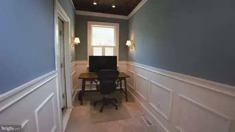 Entry Way - 713 Cedarcroft Rd, Baltimore, MD 21212 photo 4 of 9