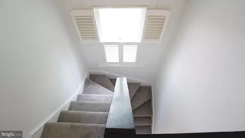Entry Way - 713 Cedarcroft Rd, Baltimore, MD 21212 photo 8 of 9