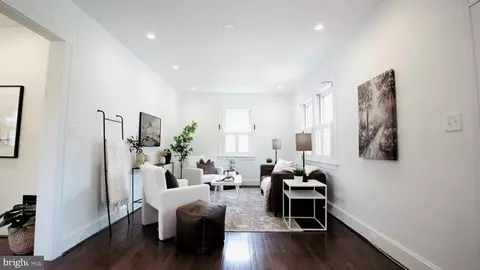 Entry Way - 713 Cedarcroft Rd, Baltimore, MD 21212 photo 2 of 9