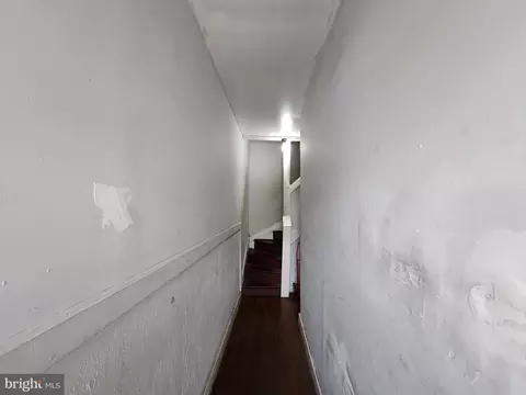 Entry Way - 1946 Walbrook Ave, Baltimore, MD 21217 photo 1 of 2