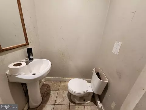 Bath - 1946 Walbrook Ave, Baltimore, MD 21217 photo 1 of 4