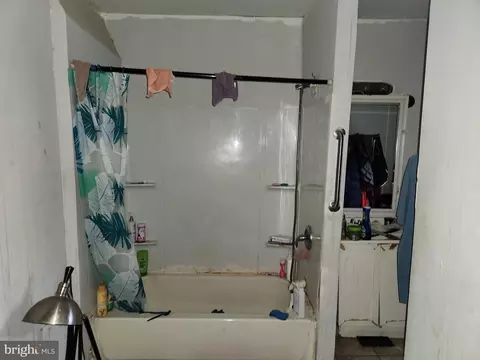 Bath - 1946 Walbrook Ave, Baltimore, MD 21217 photo 2 of 4