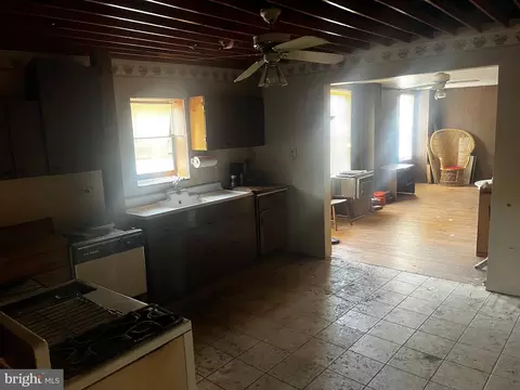 Kitchen - 3001 E Baltimore St, Baltimore, MD 21224 photo 2 of 2