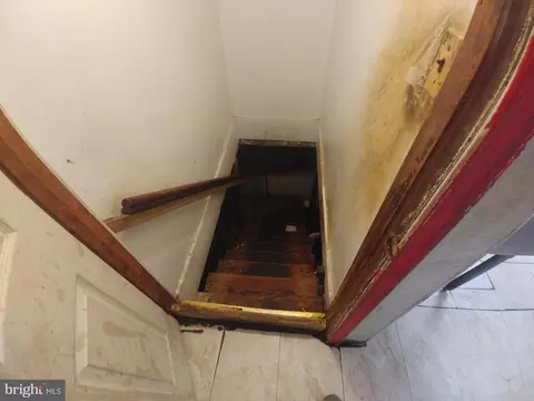 Entry Way - 3001 E Baltimore St, Baltimore, MD 21224 photo 4 of 4
