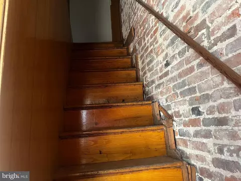 Entry Way - 3001 E Baltimore St, Baltimore, MD 21224 photo 2 of 4