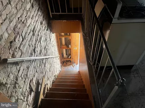 Entry Way - 3001 E Baltimore St, Baltimore, MD 21224 photo 3 of 4
