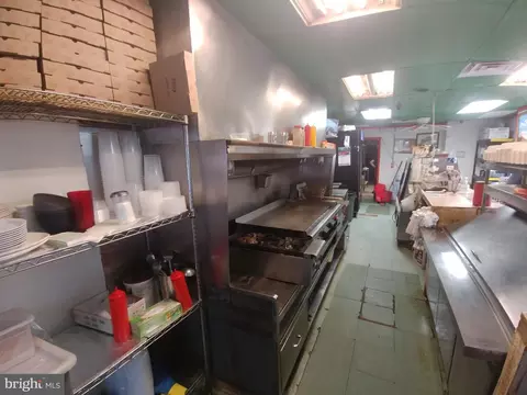 Kitchen - 3001 E Baltimore St, Baltimore, MD 21224 photo 1 of 2