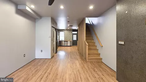 Entry Way - 113 S Calhoun St, Baltimore, MD 21223 photo 2 of 7
