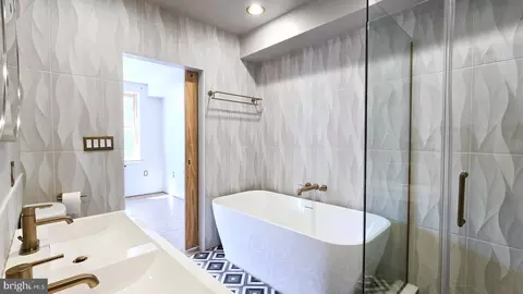 Bath - 113 S Calhoun St, Baltimore, MD 21223 photo 4 of 9