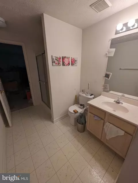 Bath - 2 Coralberry Ct, Baltimore, MD 21209 photo 4 of 4
