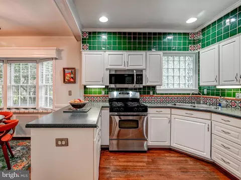 Kitchen - 4300 Wendover Rd, Baltimore, MD 21218 photo 3 of 4